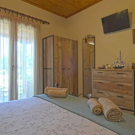 One Step ι Seaside ι Quiet ι Gerakini