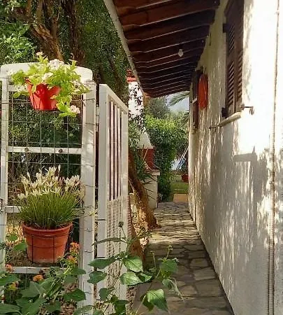 One Step ι Seaside ι Quiet ι Casa de Férias Gerakini